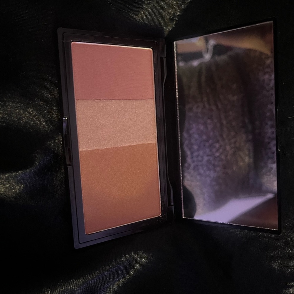 Makeover Essentials Set - Picture 9 of 15